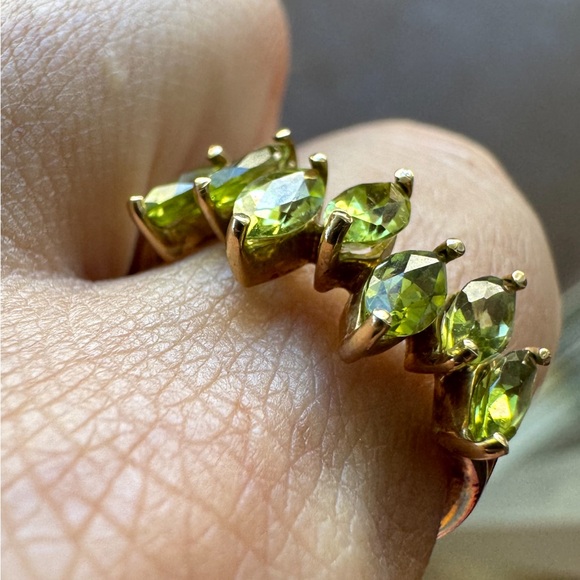 Vintage solid 10k yellow gold genuine clean peridot ring - Picture 6 of 14